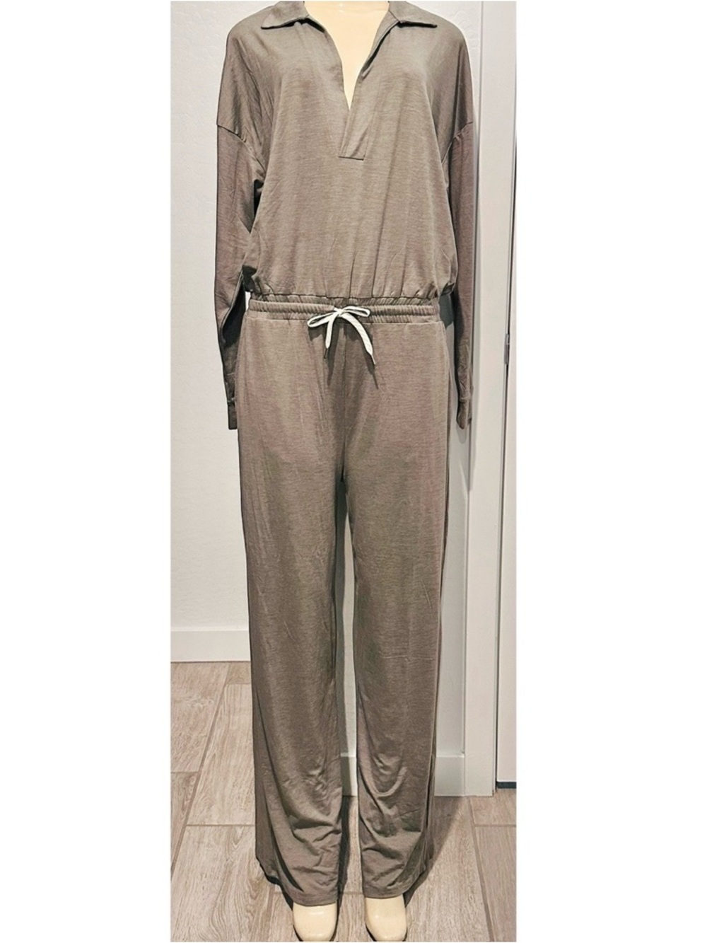 Vuori Lux Intentions Jumpsuit Smoke Heather Wide Leg V Neck Sz L NWOT